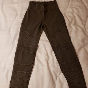 Sun and shadow army green leggings